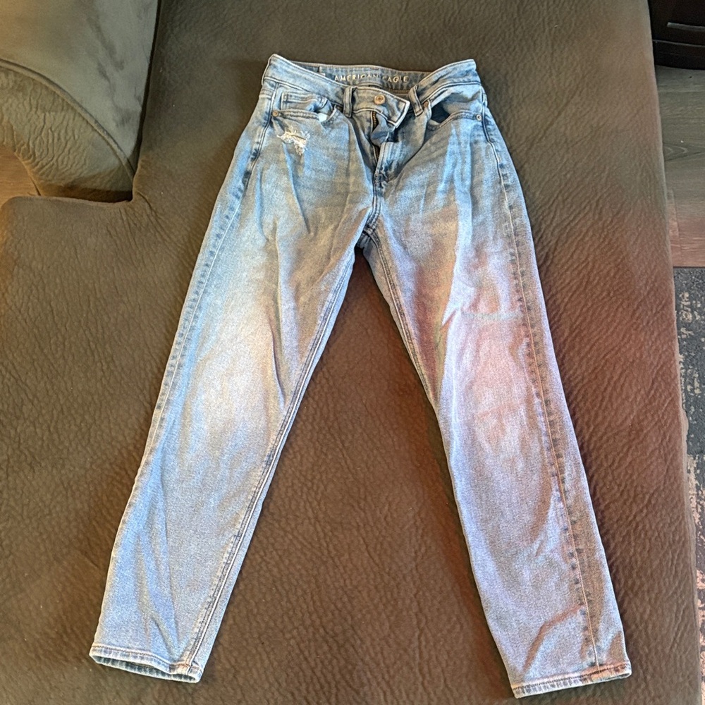 American Eagle Outfitters Light Wash Mom Jeans
